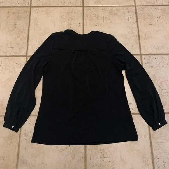 💜 Cleo Petites Black Blouse with Snap Detail - Size M - Versatile & Chic - Picture 7 of 8